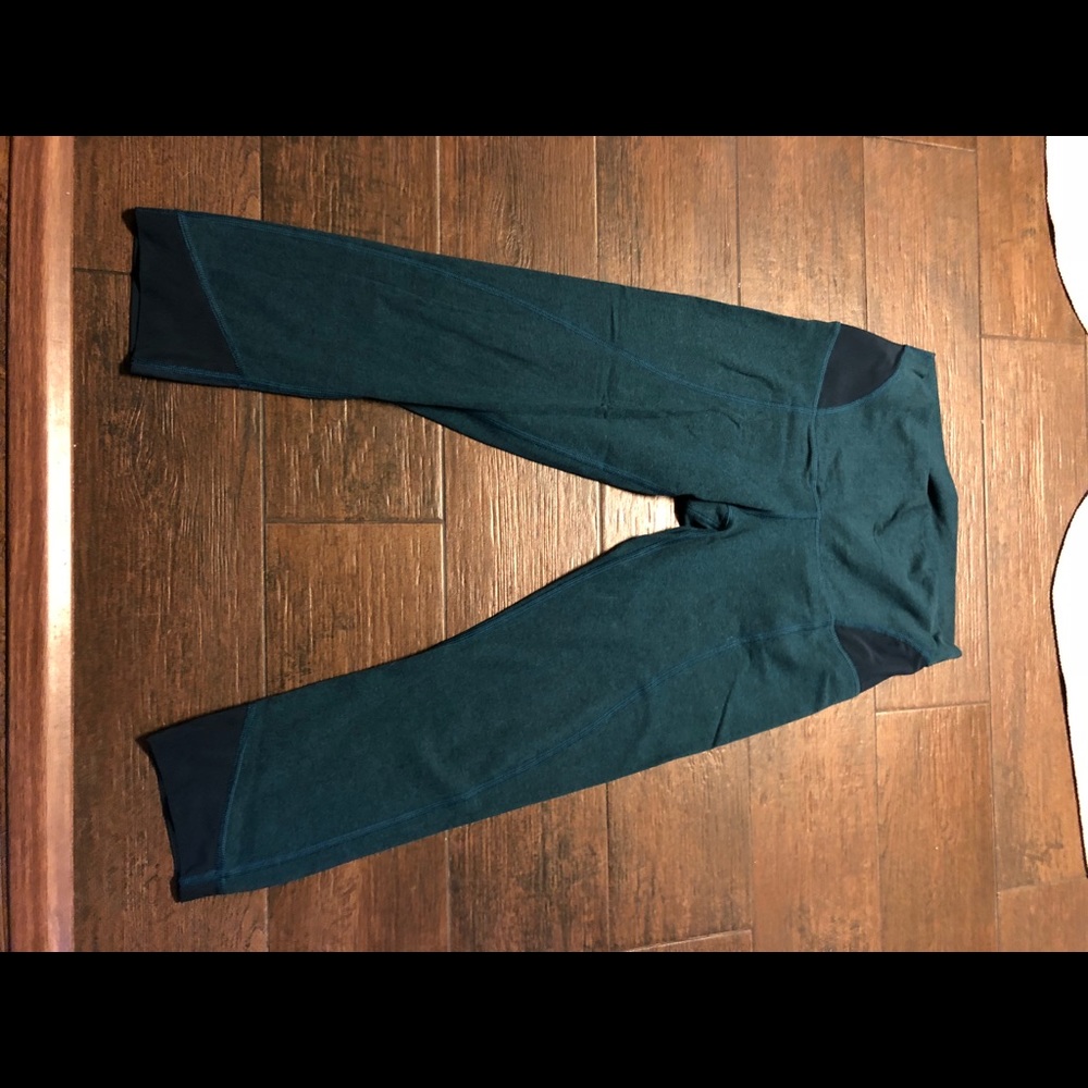 Lululemon wunder under fold over crop.
